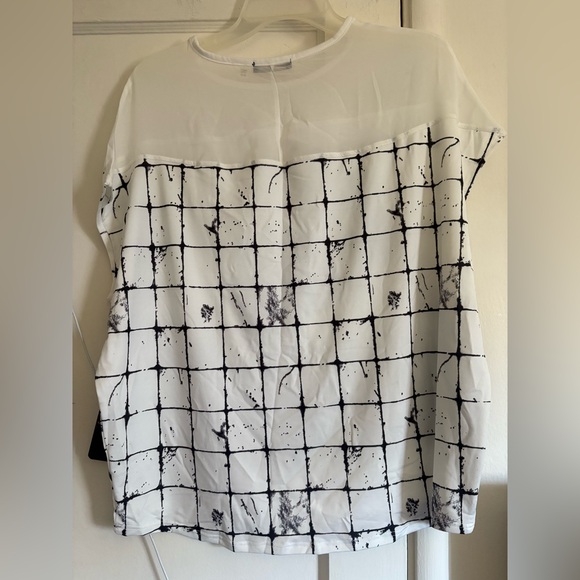 Dex Artistic Graphic Short Sleeve Top - Black and White - Picture 3 of 5